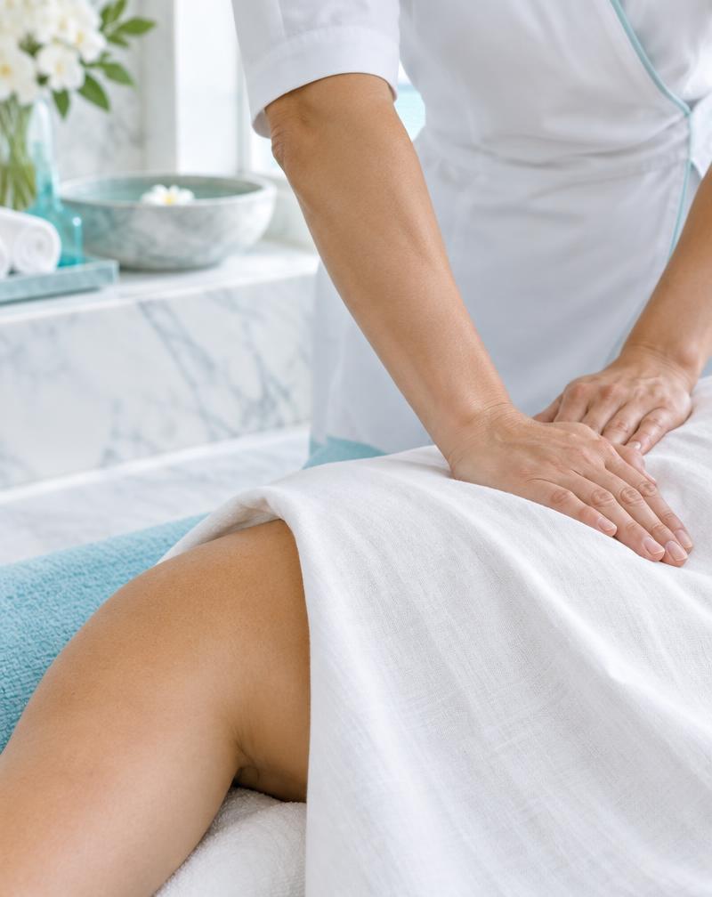 Derin Doku Masajı deneyimini yansıtan spa görseli